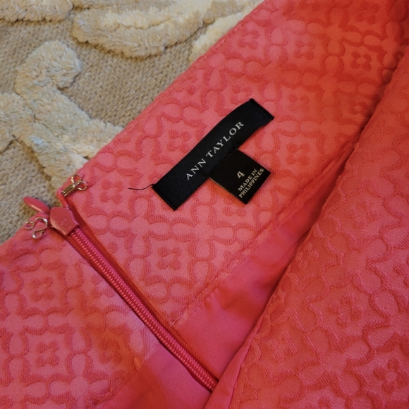 Ann Taylor coral skirt size 4 (fits like a 6) - Picture 2 of 4